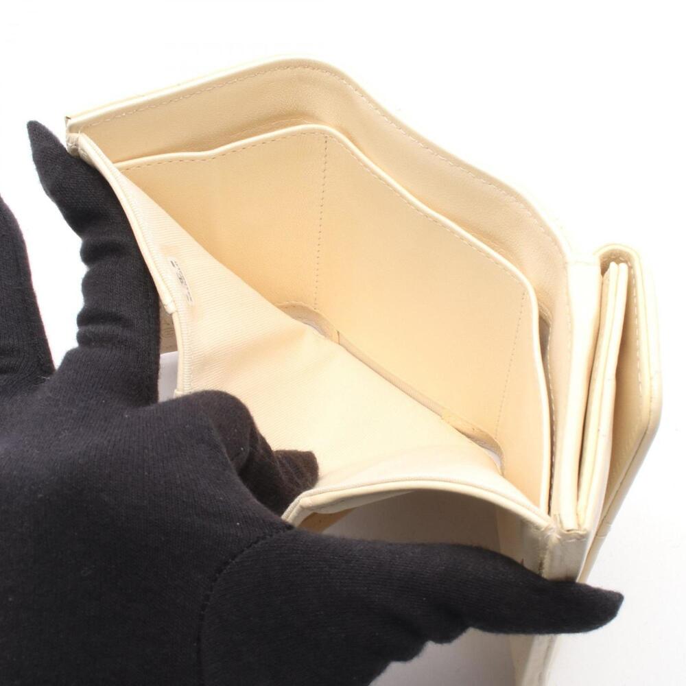 CHANEL White Leather Wallet - Picture 7 of 8